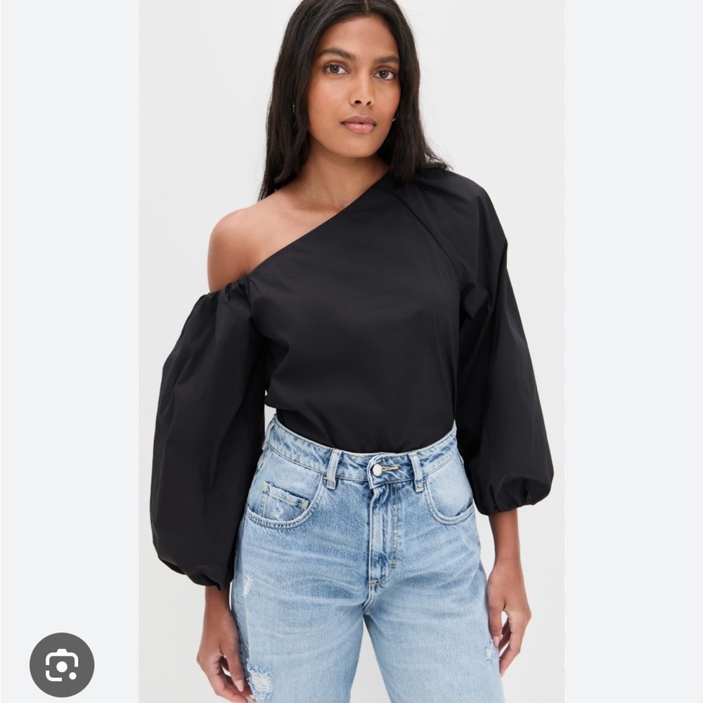 Elegant Black One-Shoulder Top